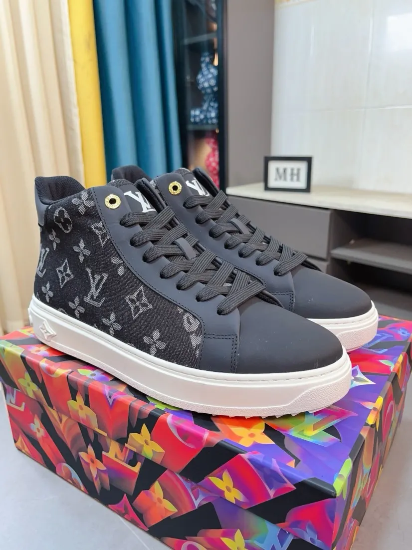 Men's shoes 💰560🌹🌹【LV】New men's high-top shoes, ‌global limited edition💯 shoes‌ are made of ‌original silk leather➕cowhide lining🐂top-grade workmanship! ‌Inner padding for feet: pure imported sheepskin lining, strappy sneakers, comfortable and breathable✅ luxurious and noble!! Men's shoe size: 38-44 💮